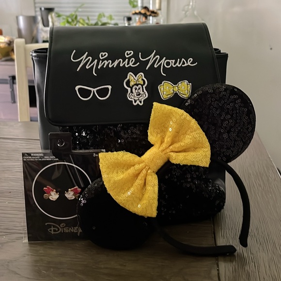 Disney Handbags - Vintage Minnie Mouse sequin mini backpack ears and earrings set 💛